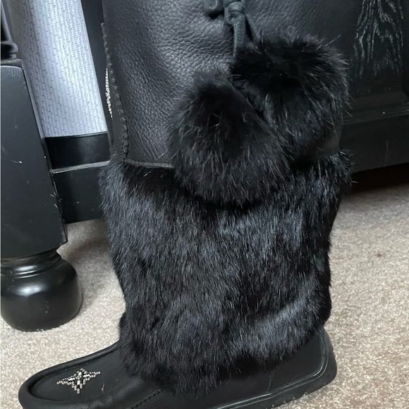 SOLD Manitobah Mukluk. Waterproof Snowy Owl grain leather Size 5 Like new - Picture 7 of 8